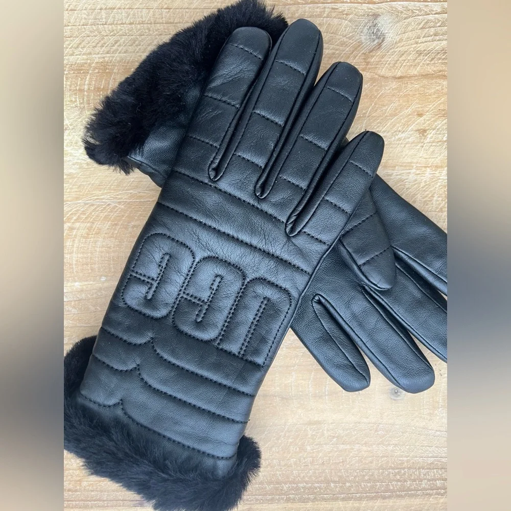 UGG Leather Quilted Logo Tech Glove in Black Size Small